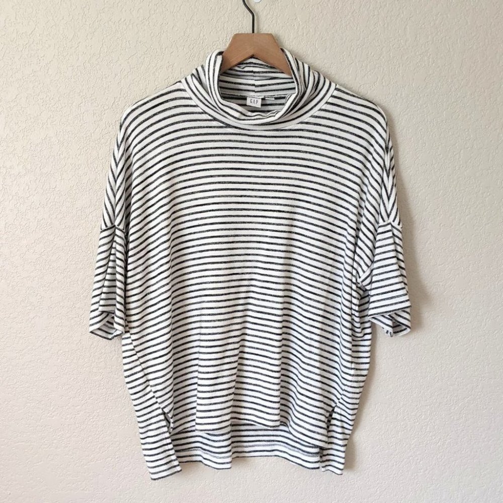 GAP Black & White Striped Short Sleeve Knit Turtleneck Top L